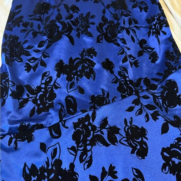 SLNY Size 16 Royal Blue Velvet Floral Maxi Gown Formal